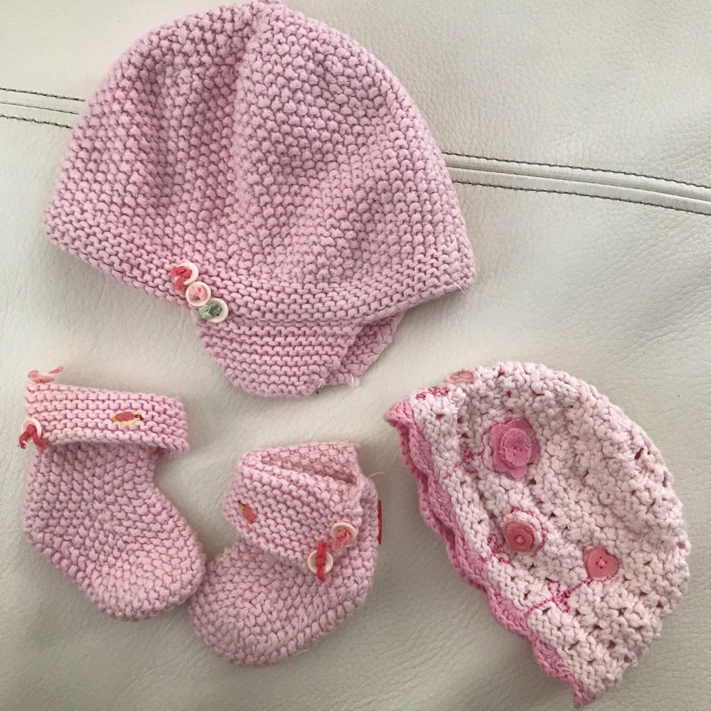 Catimini baby knit hat with matching socks T1